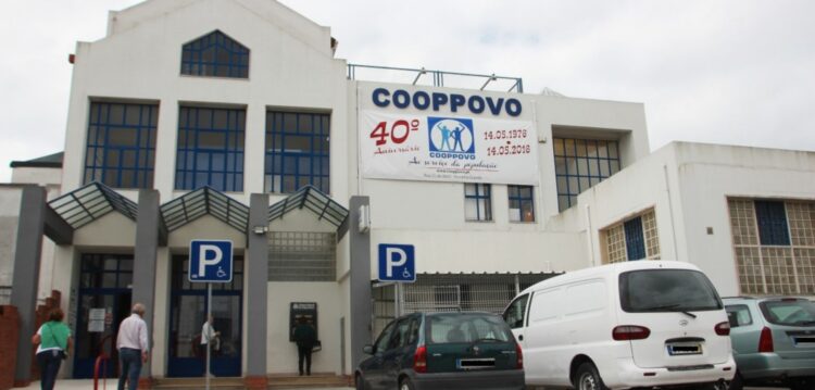 Cooppovo, a filha da classe operária completou 40 anos
