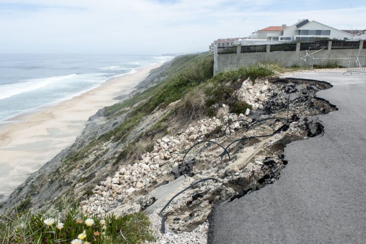 Derrocadas ameaçam arribas da Pedra de Ouro