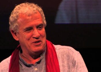 Director-Adjunto do jornal Expresso diz poesia com jazz no Mosteiro da Batalha