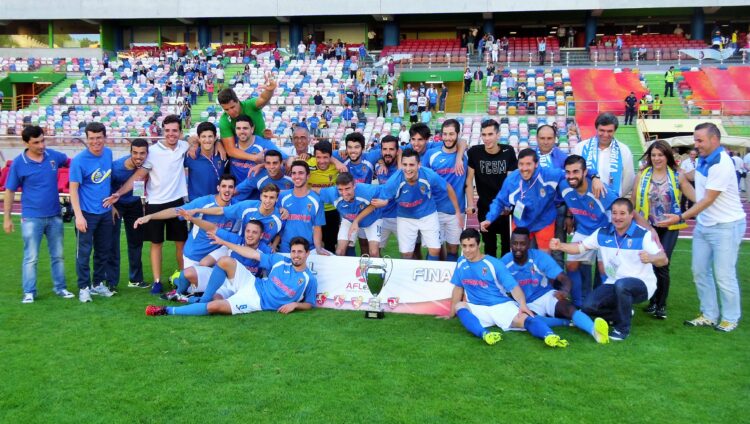 Futebol: Ginásio de Alcobaça juntou Supertaça ao campeonato