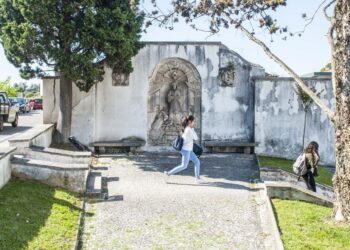 Leiria para Totós: De boémio a santo e revolucionário