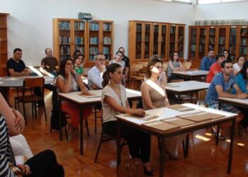 Alunos do 1.º ciclo do Instituto Educativo do Juncal aprendem ciências em inglês