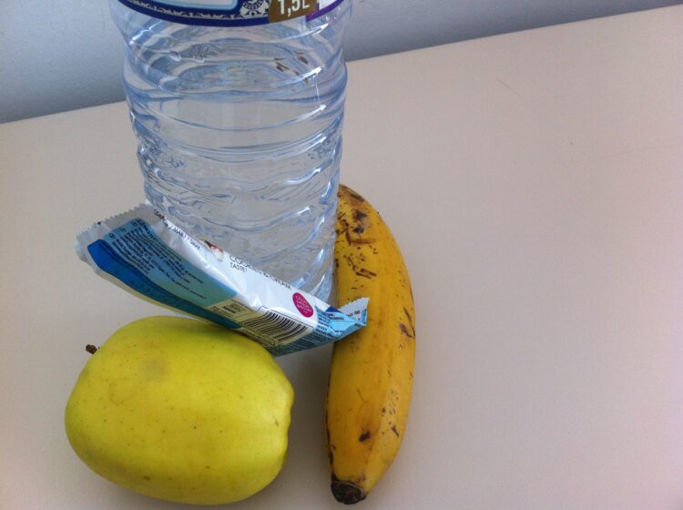 Bombeiros necessitam de garrafas de água e fruta