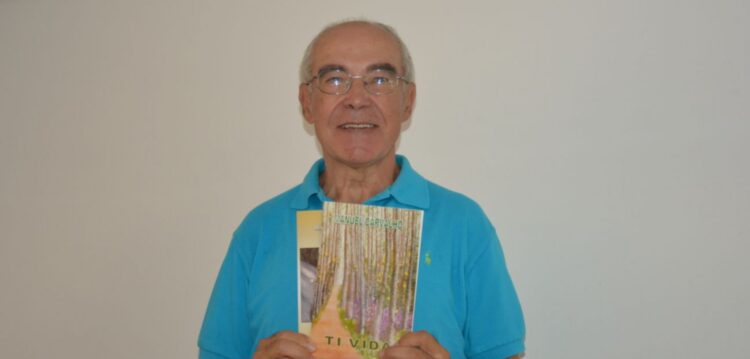 Designer apaixonado pela escrita e pela divulgação de autores luso-canadianos