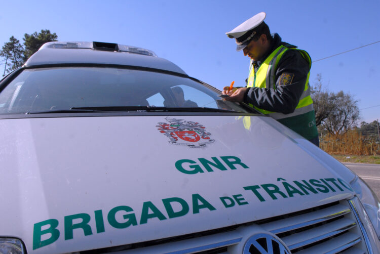 Infracções nas estradas em queda após entrada em vigor da Carta por Pontos