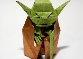 Oficina de origami para pequenos artistas na Arquivo