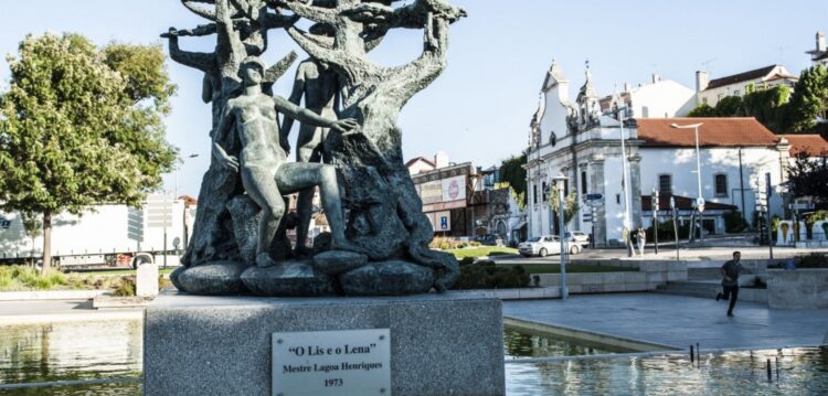 Foi você quem pediu uma estátua?