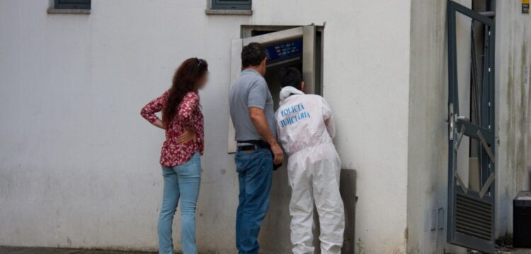 Mais uma caixa multibanco furtada com recurso a explosão