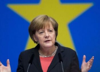 Merkel diz que União Europeia está numa “situação crítica”