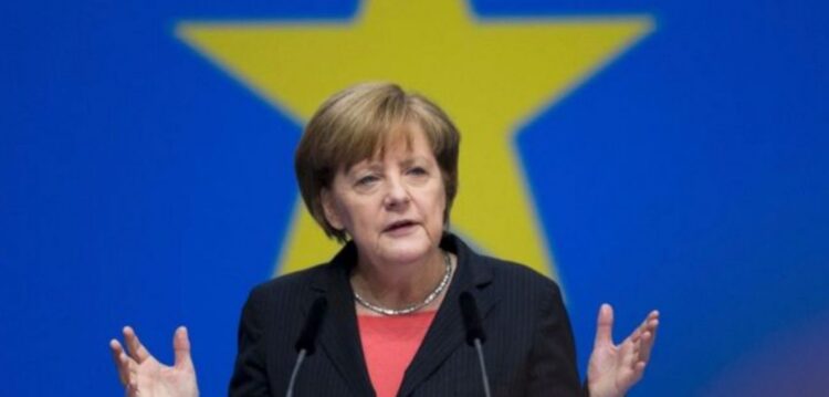Merkel diz que União Europeia está numa “situação crítica”