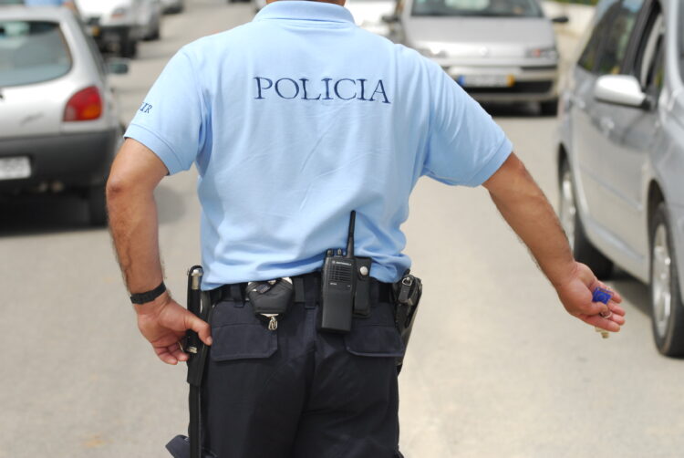 PSP de Leiria detém em flagrante suspeito de furto em interior de automóveis