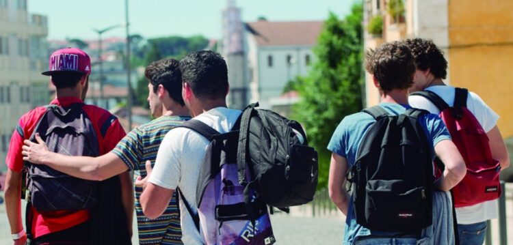 Sucesso escolar é três vezes maior nos alunos cujas mães têm formação superior