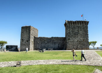Trânsito proibido na vila medieval de Ourém devido a festival