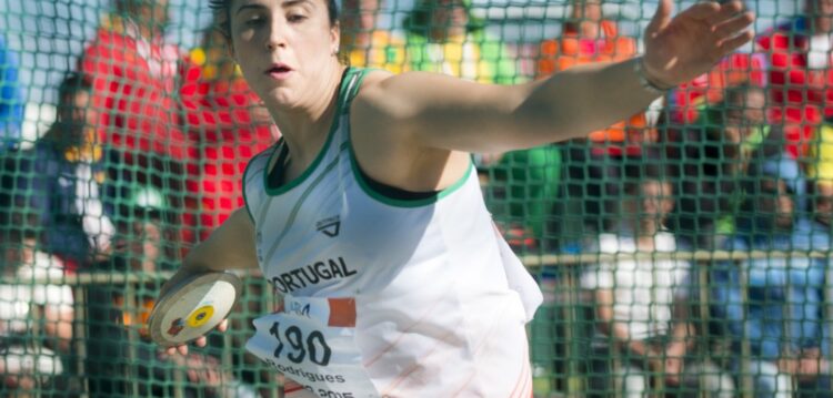 Irina Rodrigues renova com o Sporting e muda de treinador