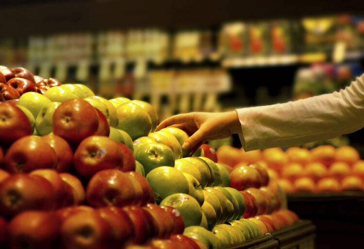 Sete em cada dez crianças comem menos de três porções de fruta por dia