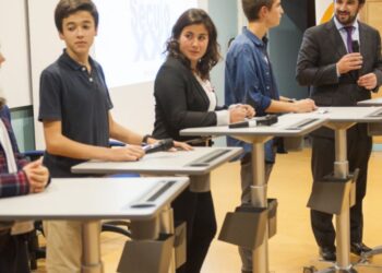 Alunos dão lição ao ministro Tiago Brandão Rodrigues