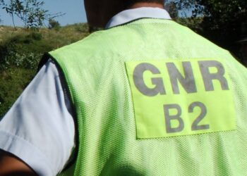 Colisão de três veículos obriga ao corte do IC2 em S. Jorge