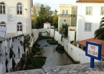 Nazaré e Alcobaça ligadas pelas margens do rio Alcoa