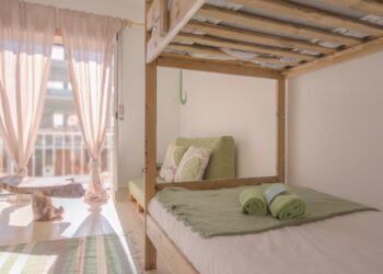 O hostel ecológico que os surfistas estrangeiros descobriram no Baleal