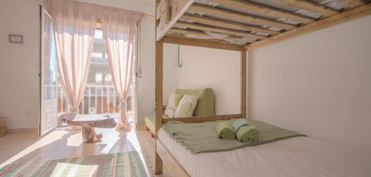 O hostel ecológico que os surfistas estrangeiros descobriram no Baleal
