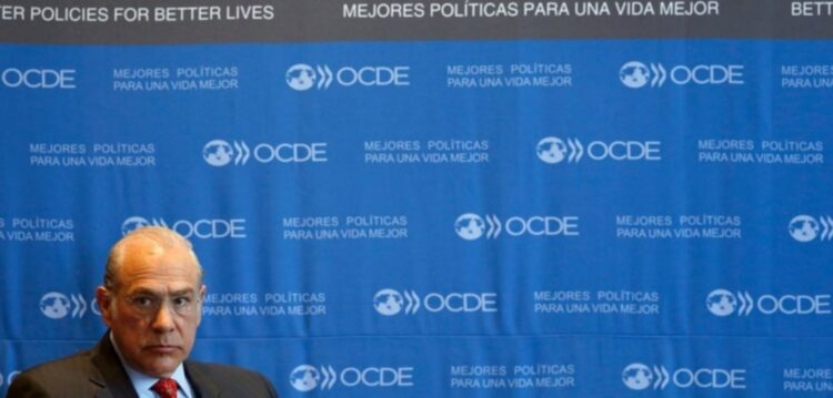 OCDE duvida de défice abaixo de 2,1% do PIB em 2017 e pede reforma da despesa