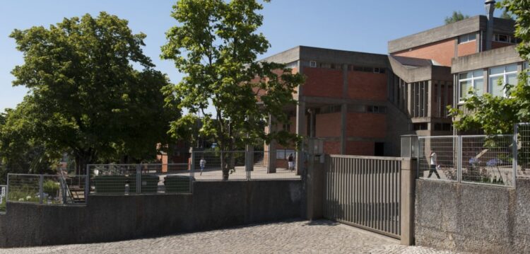Professores acusam director do Colégio de São Miguel de perseguição