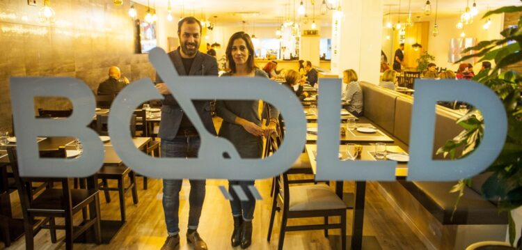 Um dia ainda temos de abrir um restaurante. E abriram mesmo
