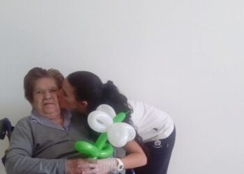 Beijos e abraços grátis no LeiriaShopping