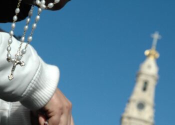 Bispo de Leiria repudia venda de ‘vouchers’ de Natal para pagamento de promessas em Fátima