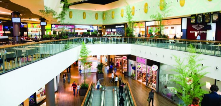 Centros comerciais vendem o dobro das lojas de rua