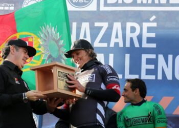 Num mar de ondas grandes, Jamie Mitchell venceu o Nazaré Challenge