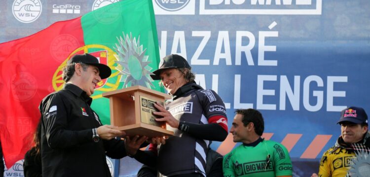 Num mar de ondas grandes, Jamie Mitchell venceu o Nazaré Challenge