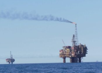 Petróleo termina 2016 com forte recuperação após acordo para reduzir a produção