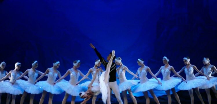 Russian Classical Ballet interpreta Lago dos Cisnes