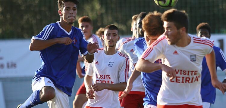 Juniores da União de Leiria à espera de ajuda alheia