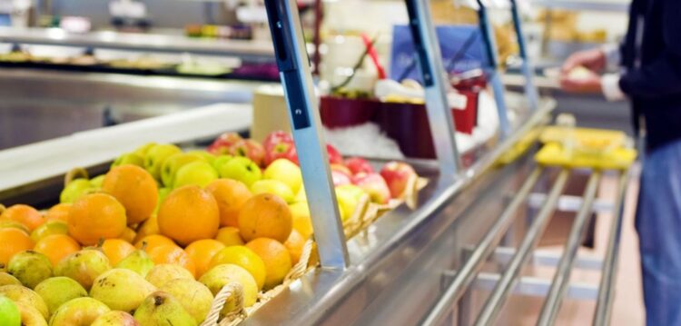 Modelo de cantinas sociais substituído por distribuição de cabazes alimentares