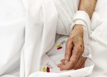 Quando o final da vida reserva o abandono numa cama de hospital