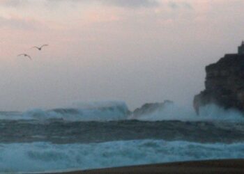 Barras da Nazaré, São Martinho e Figueira da Foz mantém-se encerradas durante a manhã
