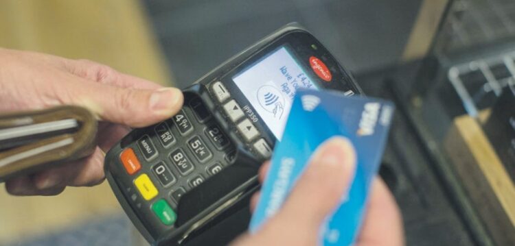 Compras com cartão somaram 1526 milhões em 2016
