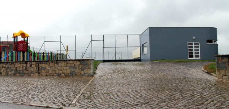 Polidesportivo de Alqueidão continua por concluir 15 anos após início das obras