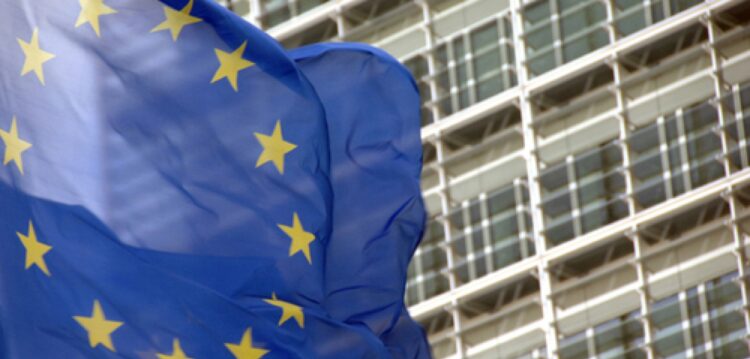Bruxelas admite que Estado mantenha parte do capital do Novo Banco se assumir outros compromissos