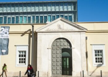 Inaugurado há cerca de três anos, edifício da Resinagem já mete água