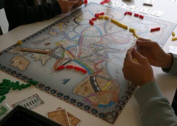 Jogos de tabuleiro usados no trabalho com reclusos e jovens em risco