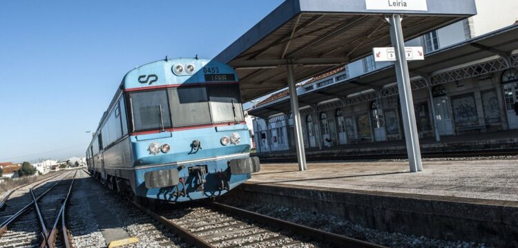 Linha do Oeste dá 9,83 euros de prejuízo à CP por cada bilhete emitido