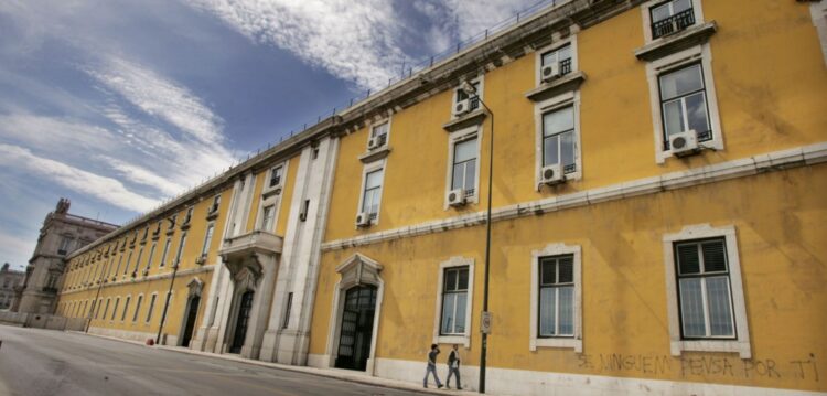 Ministro das Finanças confiante numa revisão em alta do PIB para perto de 2,0% em 2017