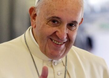 Papa aterra em Monte Real às 16:20 horas do dia 12 de Maio