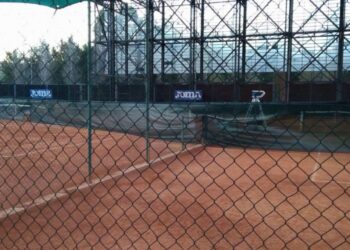 Actividade de clube de ténis ameaçada