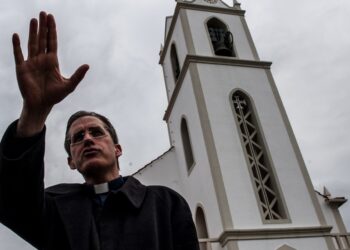 Contra o demónio, orar, orar