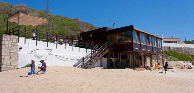 Em São Pedro de Moel há um bife com história e vista para o mar