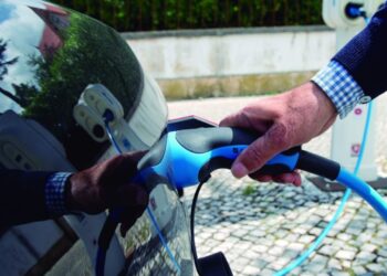 Governo quer carros eléctricos nas estradas mas donos receiam ficar apeados